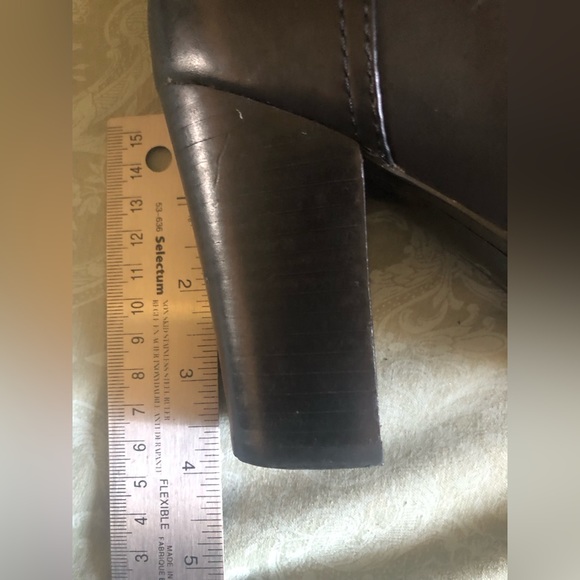 Ladies black leather boots, size 9  US - Picture 9 of 10